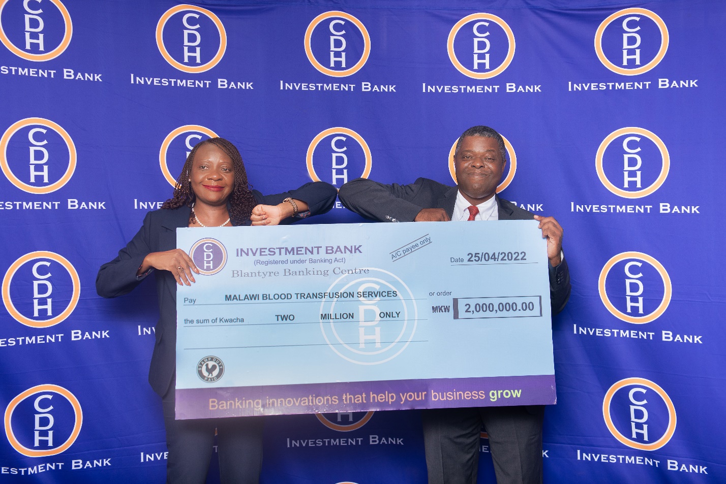 In the picture: CDH Investments Bank Chief Operationg Officer Mr James Chikoti (R) handing over a symbolic cheque to Malawi Blood Transfusion Services Chief Executive Officer Mrs Natasha Nsamala. In the picture: CDH Investments Bank Chief Operationg Officer Mr James Chikoti (R) handing over a symbolic cheque to Malawi Blood Transfusion Services Chief Executive Officer Mrs Natasha Nsamala.