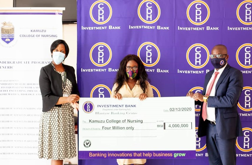 CDH Investment Bank’s Chief Business Development Officer, Mr Benison Jambo (R) hands over a donation of K4 million to the Vice Principal of the Kamuzu College of Nursing, Dr Belinda Gombachika (L) and a student representative, Ms Hilda Chinoko (M)
